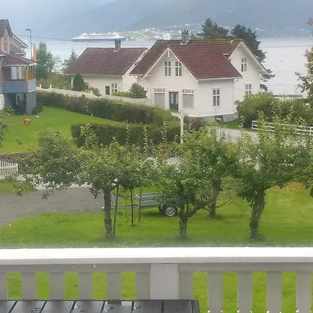 Eplehagen Balestrand